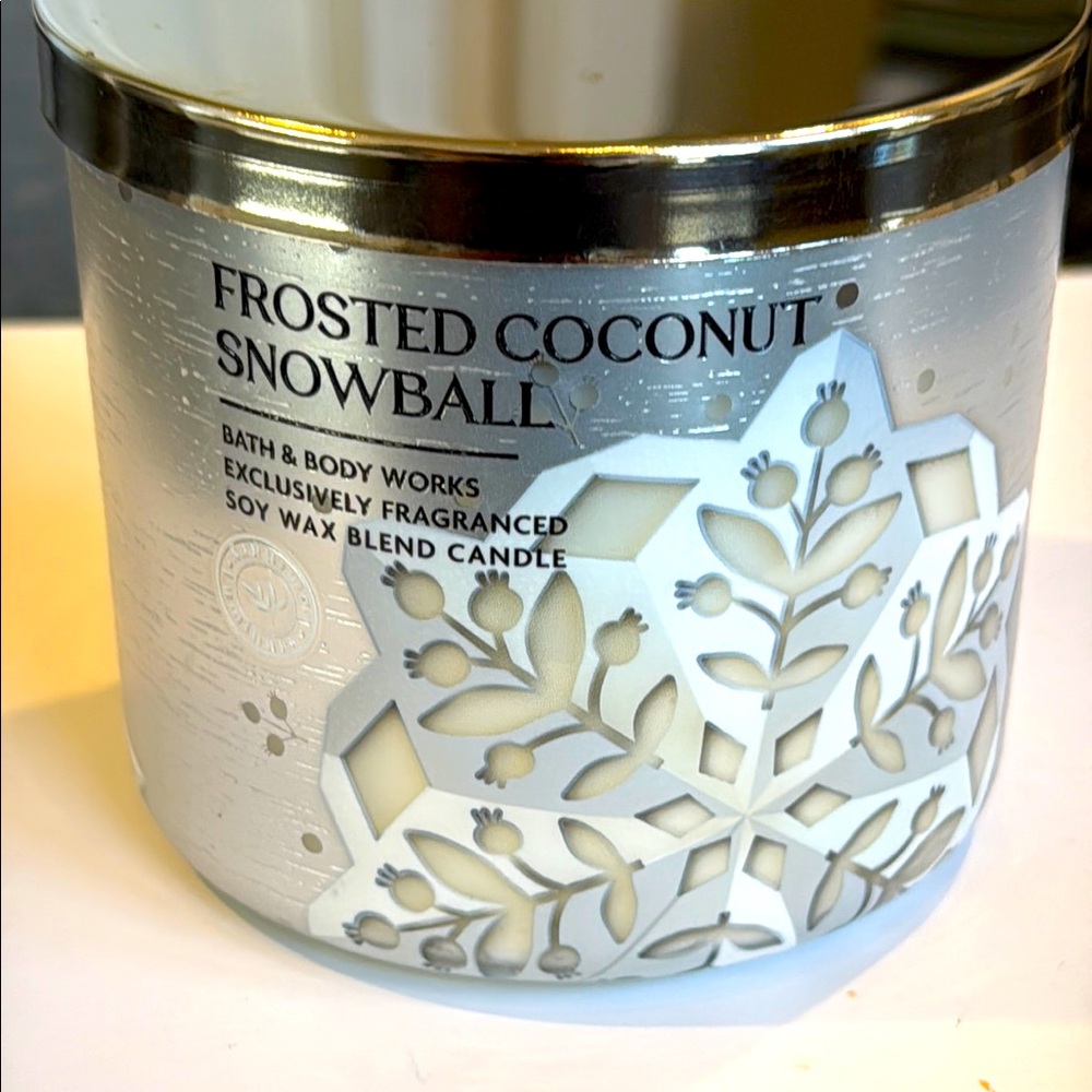 🔥BBW🔥 FROSTED COCONUT SNOWBALL 3-WICK CANDLE SILVER LID, SOY WAX BLEND NWT